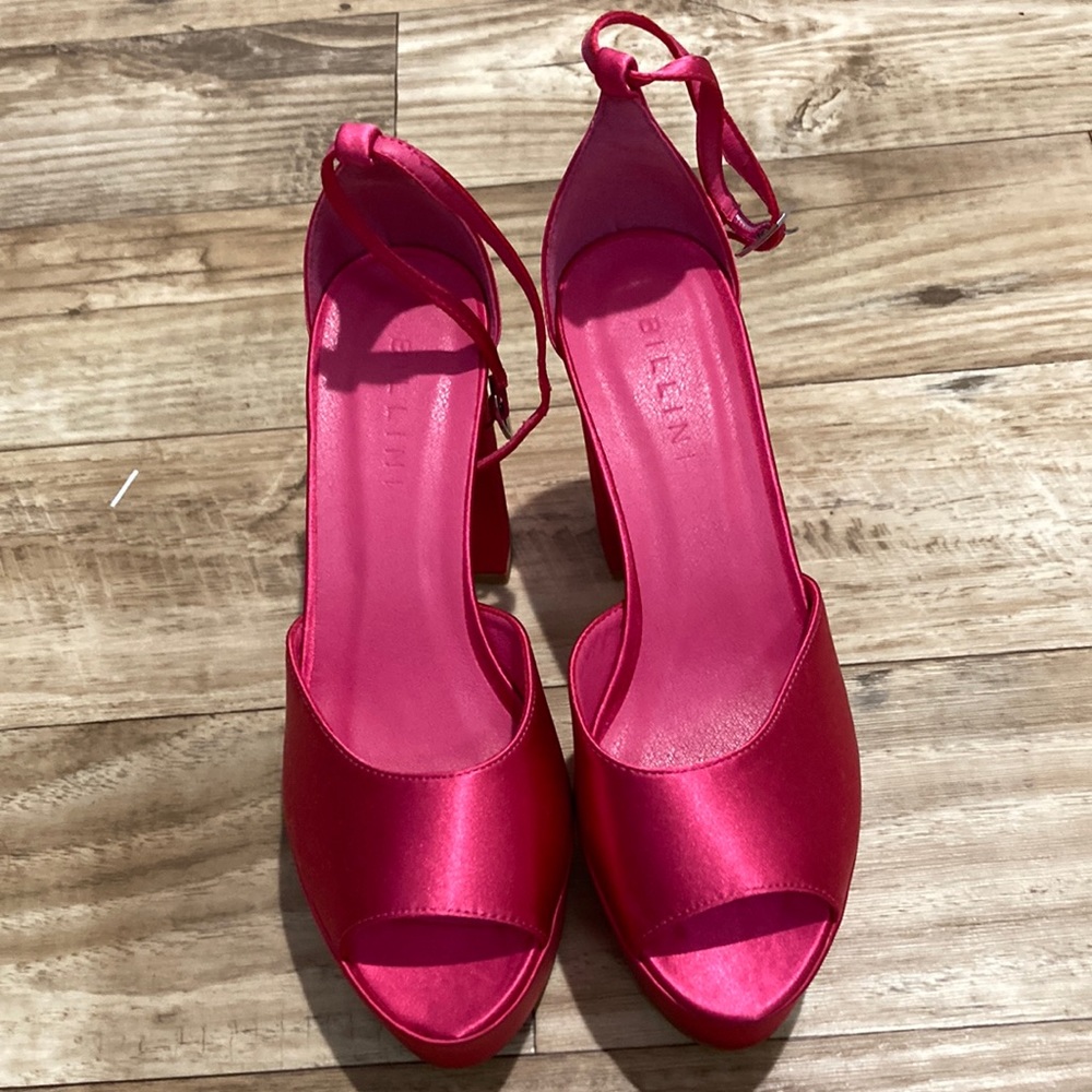 pink bellini platform heels never worn